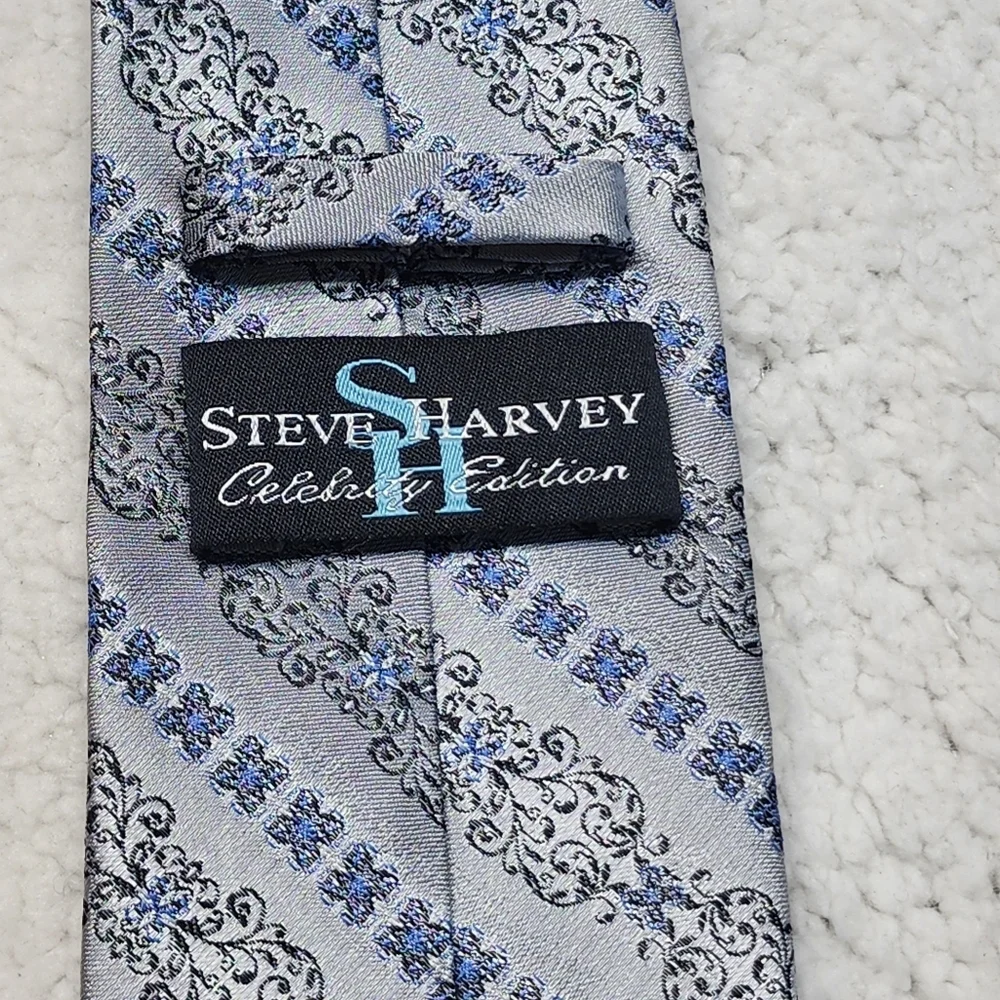 Steve Harvey Celebrity Edition Gray and Blue Men's Tie - Picture 3 of 6